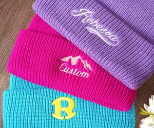 Bonnet en tricot d'hiver rouge en acrylique de haute qualité avec logo personnalisé, motif de personnage, idéal pour la plage - Vente en gros - Product Image 4