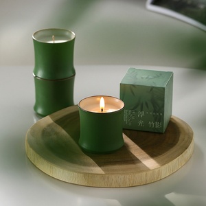 Vela Aromática de Cera de Soja en Taza de Cerámica Verde Oscuro con Forma de Bambú <span class=keywords><strong>y</strong></span> Patrón de Hojas, en Caja de Regalo para Decoración de Mesa del Hogar - Product Image 2