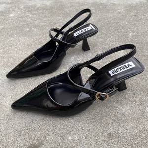 Nuovi sandali con <span class=keywords><strong>tacco</strong></span> alto da donna scarpe da sera estive <span class=keywords><strong>tacco</strong></span> <span class=keywords><strong>basso</strong></span> moda <span class=keywords><strong>oro</strong></span> sandali Slingback tacchi per le signore - Product Image 2