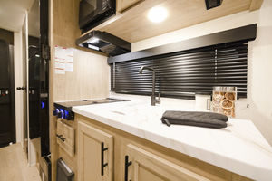 <span class=keywords><strong>Caravane</strong></span> américaine standard légère en fibre <span class=keywords><strong>de</strong></span> verre Ecocampor avec décoration <span class=keywords><strong>de</strong></span> <span class=keywords><strong>luxe</strong></span> pour fêtes en plein air, remise sur les commandes en gros - Product Image 3