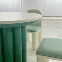 Ensemble table et chaises en bois multifonctionnel et minimaliste pour l'école, l'hôtel, la salle de jeux des enfants, 4 places, écologique et sûr