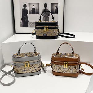 Nouveau luxe PU femmes sac à main dernière mode petit carré seau Messenger pochettes pour femmes Sac - Product Image 1