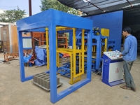 Machine de fabrication de briques et de blocs de béton entièrement automatique QT4-24 de haute qualité, pour briques creuses, pleines et emboîtables, avec moteur hydraulique