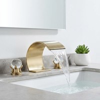 Robinet de lavabo moderne à poser sur le comptoir avec double poignée et bec cascade pour installation à 3 trous