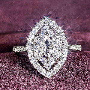 Anello con Cristalli a Forma di Fiore Geometrico Marquise per Donne, Elegante Accessorio Floreale per Uso Quotidiano - Product Image 2