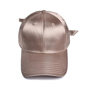 Casquette de baseball en satin pour femmes avec nœud papillon au <span class=keywords><strong>dos</strong></span> Surface brillante Casquette de baseball en satin avec nœud en ruban pour femmes - Product Image 2