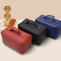 Pochette de maquillage en cuir PU Saffiano rouge, porte-pinceaux, logo OEM, trousse de toilette avec poignée et compartiments, organiseur de cosmétiques
