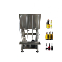 Machine de remplissage semi-automatique à 6 têtes pour le remplissage et le bouchage de bouteilles de vin à petite échelle