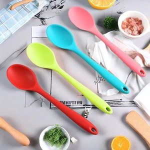 ชุดช้อนซิลิโคน 4 ชิ้น สีพาสเทล อุปกรณ์ทำอาหารทนความร้อนสำหรับใช้ในครัว - Product Image 3