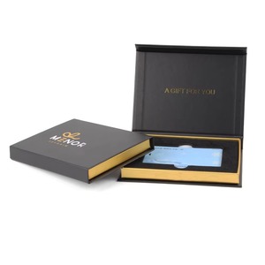 Porta Tarjetas de Regalo de Cartón Negro de Lujo Personalizado, Materiales Reciclados, Forro de Esponja con Relieve, Membresía <span class=keywords><strong>VIP</strong></span>, Cierre Magnético - Product Image 2