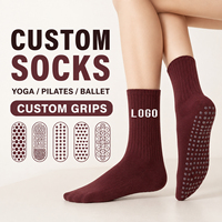 Chaussettes de yoga antidérapantes pour femmes avec logo personnalisé en jacquard, design personnalisé, chaussettes de sport pour Pilates avec grip