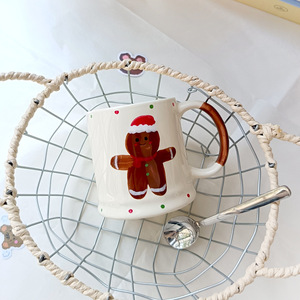 Tasses à café et à eau en céramique de style coréen INS, peintes à la main avec des hommes en pain d'épices et un arbre de Noël - Product Image 6