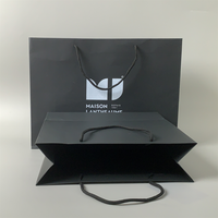 Vente en gros de sacs d'emballage en papier de luxe noirs chaussures vêtements imprimé logo personnalisé vêtement shopping cadeau bijoux emballage sac en papier