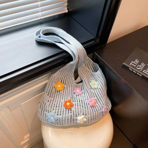 Sac tricoté à motif rayé de la série Forêt Tendance, doublure en coton, porté main ou épaule, fermeture ouverte, décoration florale - Product Image 6