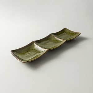 Vente en gros de nouvelle couleur japonaise en porcelaine résistante à la rupture à 3 <span class=keywords><strong>compartiments</strong></span> contenant des sauces <span class=keywords><strong>assiette</strong></span> en céramique verte à <span class=keywords><strong>trois</strong></span> treillis - Product Image 3