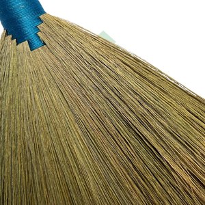 Balai à main en herbe naturelle Sapu Perancis, mini balai de nettoyage fabriqué en Indonésie - Product Image 2