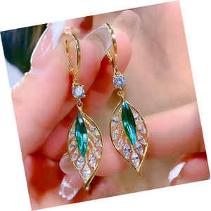 Long Bling Shining Green Leaf Earrings Light Luxury Wholesale New Sparkling Diamond Female Ear Buckle Earrings - Product Image 4