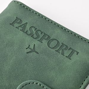 Porte-passeport en cuir PU avec logo personnalisé, design RFID, avec emplacements pour cartes - Product Image 2