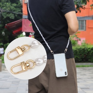 Coque <span class=keywords><strong>de</strong></span> téléphone universelle en perles Lanière à bandoulière <span class=keywords><strong>pour</strong></span> téléphone Anti-chute Perles rondes perlées <span class=keywords><strong>Collier</strong></span> à bandoulière <span class=keywords><strong>pour</strong></span> téléphone portable - Product Image 6