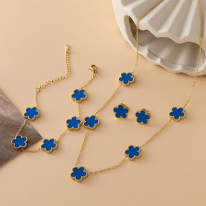 Ensemble de bijoux en acier inoxydable Clover 3 pièces, collier, bracelet, boucles d'oreilles, plaqué or 18 carats, tendance, cadeau pour femmes, vente en gros - Product Image 5