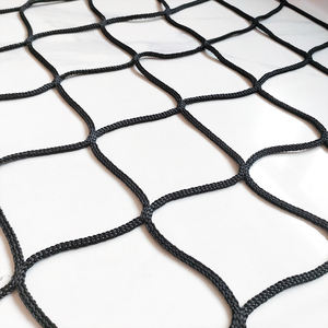 Le filet de football installé au but du terrain de football permet aux spectateurs de voir clairement si un but a été marqué. - Product Image 4