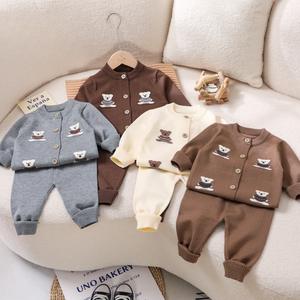 Set Sweater Rajut Tebal Bayi Perempuan Baru Lahir dari Katun Organik dengan Logo Kustom Bordir Grosir - Product Image 1