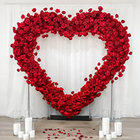 Arche de fleurs artificielles en soie rouge en forme de cœur pour mariage, scène de mariage, toile de fond de pelouse extérieure, décoration de fenêtre