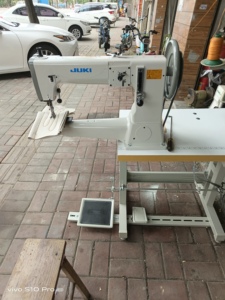 Machine à coudre à point droit Good Jukis 441 à 1 aiguille avec un grand crochet pour matériaux extra lourds - Product Image 3