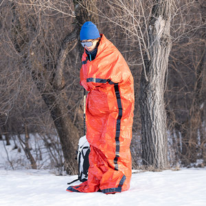 Saco <span class=keywords><strong>de</strong></span> <span class=keywords><strong>Dormir</strong></span> Promocional <span class=keywords><strong>de</strong></span> Película <span class=keywords><strong>de</strong></span> Aluminio Engrosada <span class=keywords><strong>para</strong></span> Supervivencia, 210*105CM, Doble Ancho con Baja Temperatura <span class=keywords><strong>para</strong></span> Mantener el Calor en Exteriores - Product Image 2