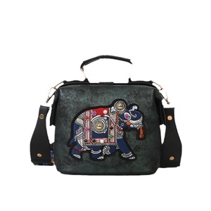 <span class=keywords><strong>กระเป๋า</strong></span><span class=keywords><strong>หมอ</strong></span>ไทย ลายปักการ์ตูนช้าง <span class=keywords><strong>กระเป๋า</strong></span>ถือผู้หญิงดีไซน์แปลกใหม่จากอินเดีย สะพายข้าง หนัง PU ตัวล็อคแม่เหล็ก - Product Image 5