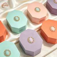 Boîte en papier rigide hexagonale avec logo personnalisé, fermeture magnétique, revêtement UV, emballage pour bague, collier, pendentif, coffret cadeau de mariage