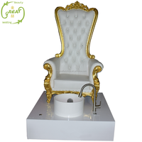 Chaise de pédicure blanche à dossier haut royal, salon de luxe, spa à ongles