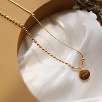 Jolies bijoux cadeaux pour filles et femmes, collier pendentif rond délicat en acier inoxydable plaqué or 18 carats, gravé d'un message porte-bonheur et significatif