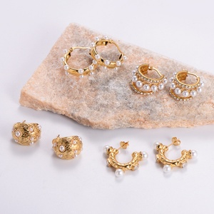 ต่างหูมุกเกรดสูง ตัวเรือนไทเทเนียมสตีลสีแดง ดีไซน์ทันสมัยและเป็นที่นิยม สไตล์ INS  ต่างหูแฟชั่นขายส่งสำหรับผู้หญิง - Product Image 2