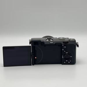 Cámara Sony A7C Usada con Lente 28-60, Cámara sin Espejo <span class=keywords><strong>de</strong></span> Fotograma Completo 4K, Estado A+, 24.2MP, Ideal para Vlogging y Viajes - Product Image 4