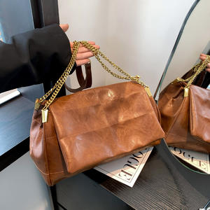 Bolso de gran capacidad para mujer, nuevo bolso bandolera con cadena estilo veraniego, bolso de hombro retro de moda. - Product Image 1