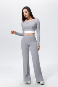 Set Yoga 2 Pezzi: Top Corto a Collo Quadrato con Maniche Lunghe e Leggings a Vita Alta, Tinta Unita, Traspirante in Spandex e Cotone - Product Image 5