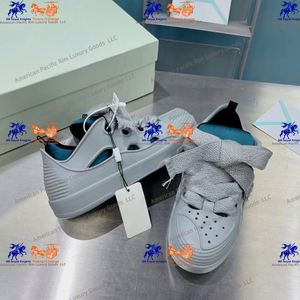 รองเท้าลำลองสำหรับผู้ชายและผู้หญิง หลายสี แบบผูกเชือก พร้อมคุณสมบัติรองรับแรงกระแทก หัวรองเท้าแบบคอมโพสิต เหมาะสำหรับเดิน ยี่ห้อ LANVIN - Product Image 3