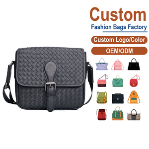 Bolso Cruzado de Cuero Tejido Negro para Hombre - Patrón de Diamantes Hecho a Mano, OEM para Marcas que Buscan Artesanía y Estilo - Product Image 1