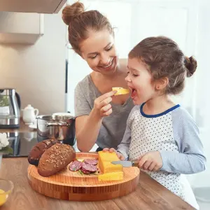 Yüksek kalite özel LOGO yuvarlak ahşap akasya bambu Charcuterie peynir tahtası bıçaklar hizmet tepsisi ile Set