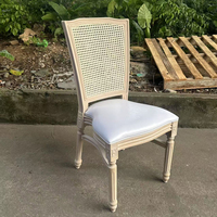 Chaise en résine plastique empilable de style français traditionnel antique, pour événements commerciaux, réceptions, hôtels, mariages et banquets