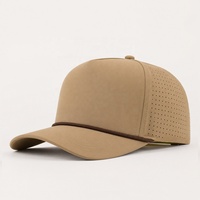 Gorra Trucker Deportiva Ligera para Exteriores con Logotipo Serigrafiado, 5 Paneles, Visera Curva Ventilada con Cordón y Cierre de Plástico