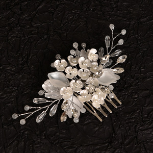 <span class=keywords><strong>Peigne</strong></span> à cheveux floral artisanal pour mariée, élégant, avec perles et cristaux, accessoire romantique pour <span class=keywords><strong>mariage</strong></span>, fleurs blanches, pour mariées et bals de promo - Product Image 4