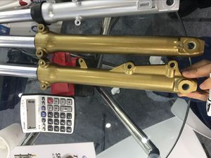 Amortiguador Delantero Dorado para Motocicleta TVS 180, Precio al por Mayor, Personalizado - Product Image 2