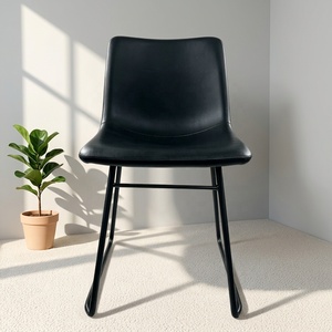 Chaise de salle à manger certifiée CAL 117 avec étiquette de conformité, chaise d'appoint moderne rembourrée en PU, pieds en métal noir pour projets commerciaux aux États-Unis - Product Image 2