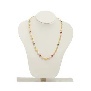 Collar de cuentas doradas con detalles de perlas, rubíes y esmeraldas, joyería tradicional india ligera para uso diario. - Product Image 2