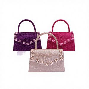 Bolso de Noche Elegante con Detalles Florales, Cadenas, Material de Poliéster, Capacidad de 1-1.9L, Cierre de Solapa, Talla M, Gran Venta - Product Image 2