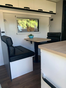 Caravane mobile XINYI de 20 pieds avec lits superposés triples à vendre, pour une famille de 4 personnes - Product Image 5