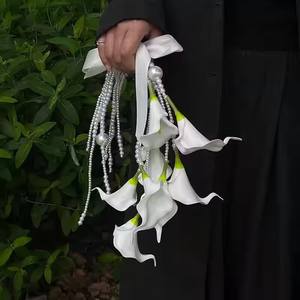 Ramo de Novia de Lirios Calla con Perlas de Lujo LANJO, Ramo Artificial para Fotos de Boda y para la Novia - Product Image 1