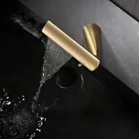 Nouvelle conception de mélangeur d'eau chaude et froide cascade bassin robinet bassin robinet dessin or lavabo robinet